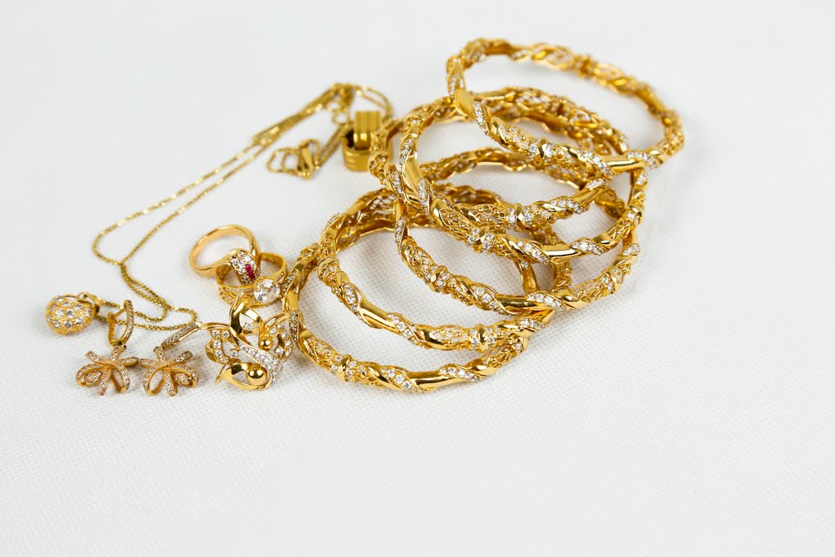 Correntes, pulseiras e joias de ouro 18 quilates
